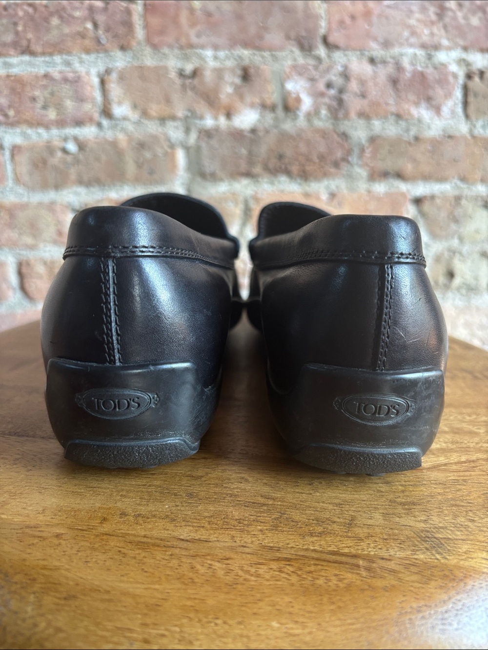 CLASSIC Tod's Black Leather Women’s Slip-On Loafers - Picture 5 of 6